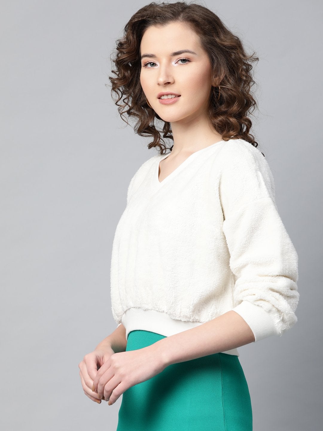 Women's White V-Neck Faux Fur Crop Sweatshirt