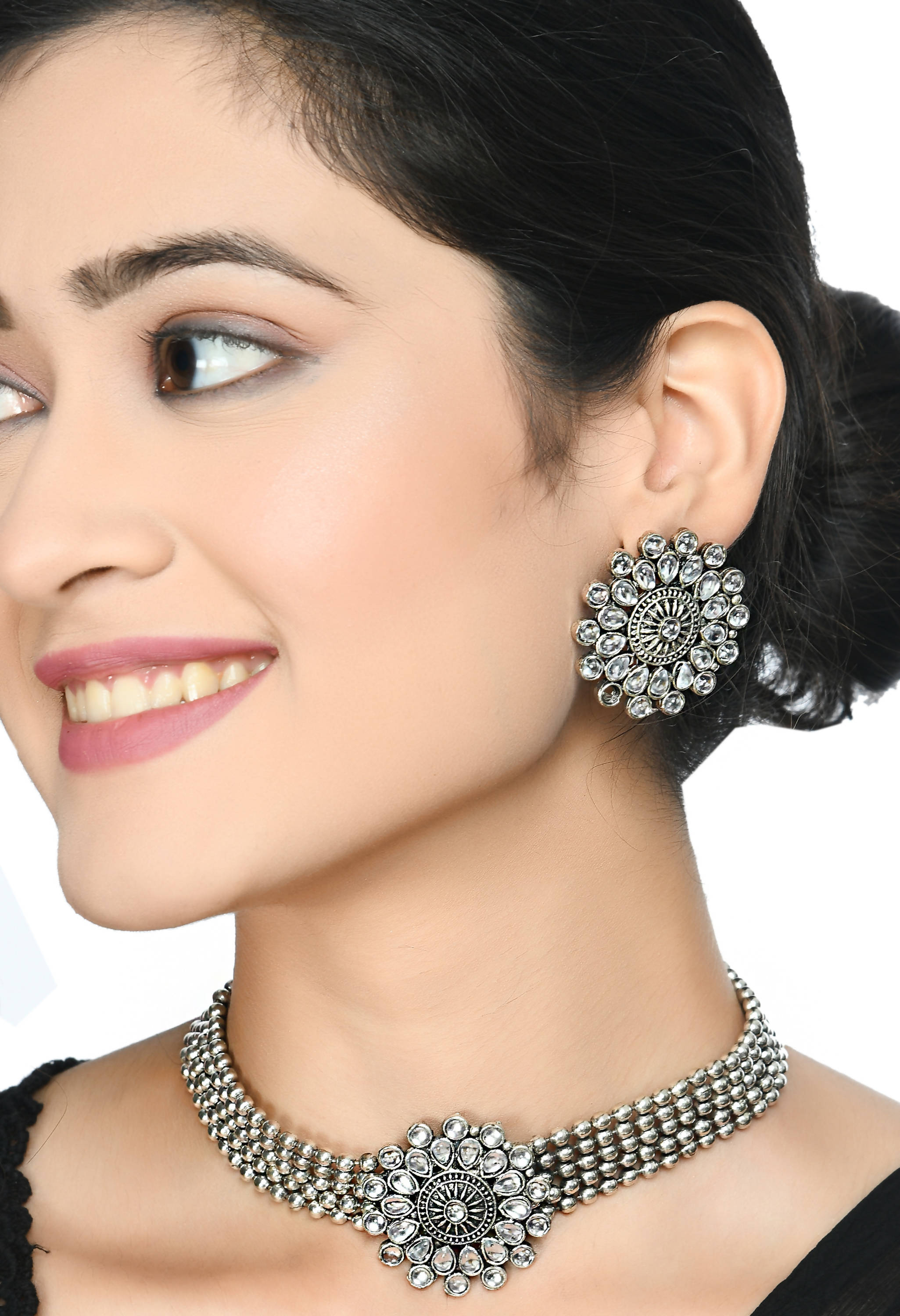 Trendia Silver color Necklace with Kundan work Mangal