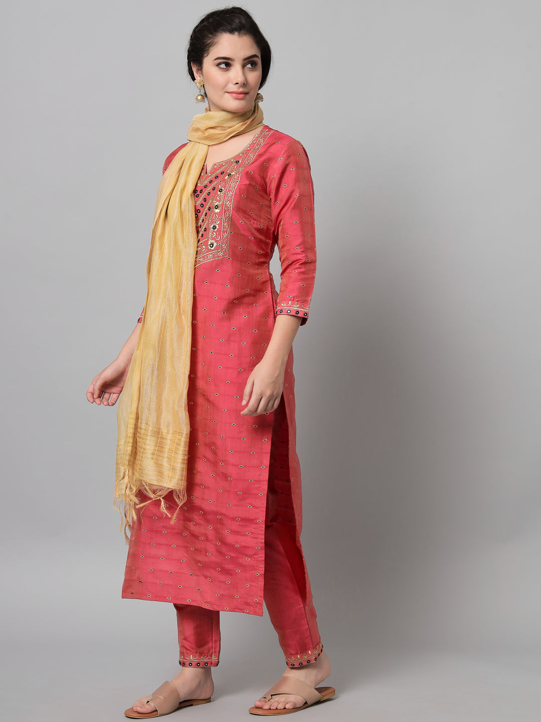 Women's Pink Kurta And Trouser Set With Zari Embroidery